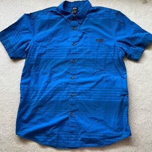 Oakley Men’s L Regular Fit Blue Striped Short Sleeve Button Down Shirt Casual